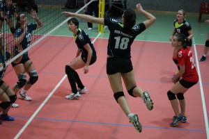 Jung, dynamisch, erfolgreich: Anika Zülow punktet gegen die Blankenburger Volleyballfreunde